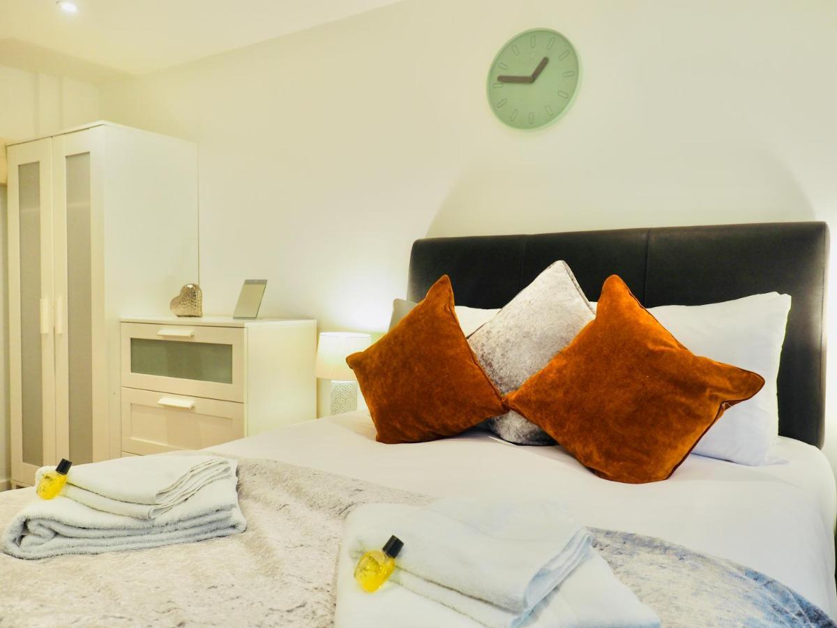 Апартаменты Private Parking Stylish Great Location Гильдфорд Экстерьер фото